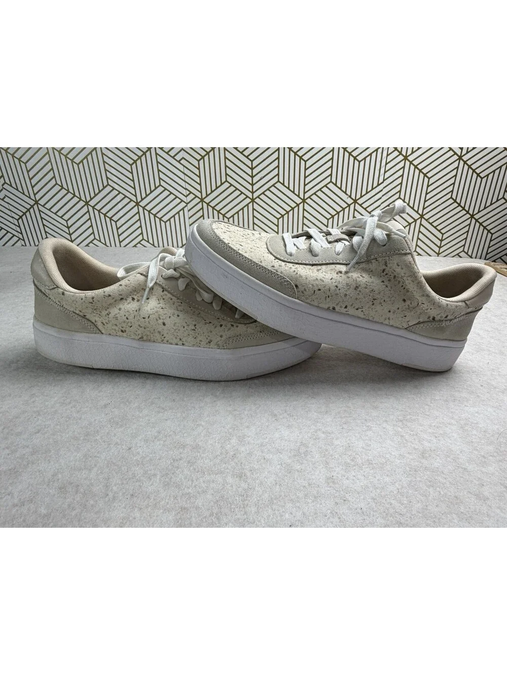 Kizik Prague Sneaker Cream Handsfree Sneakers Men's 7.5/Women's 9